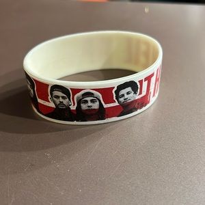 Pierce the rubber bracelet